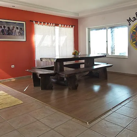 Hostel Tribo Da Praia - Almagreira Surf Peniche