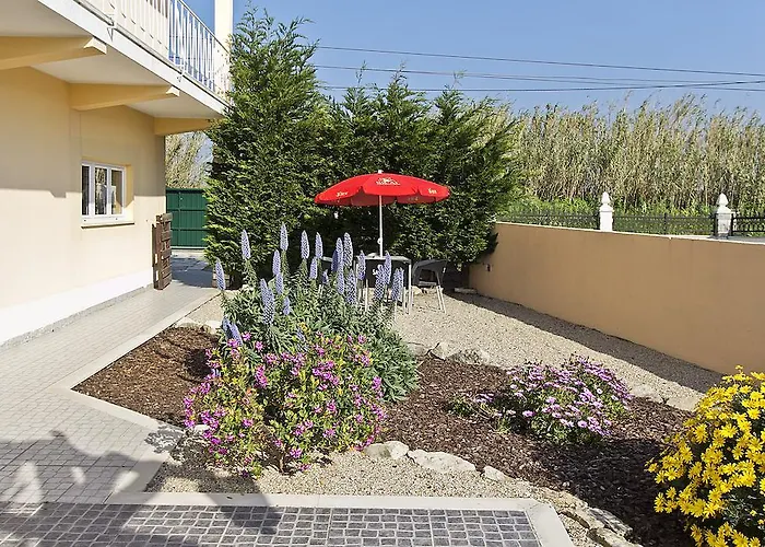 Hostel Tribo Da Praia - Almagreira Surf Peniche