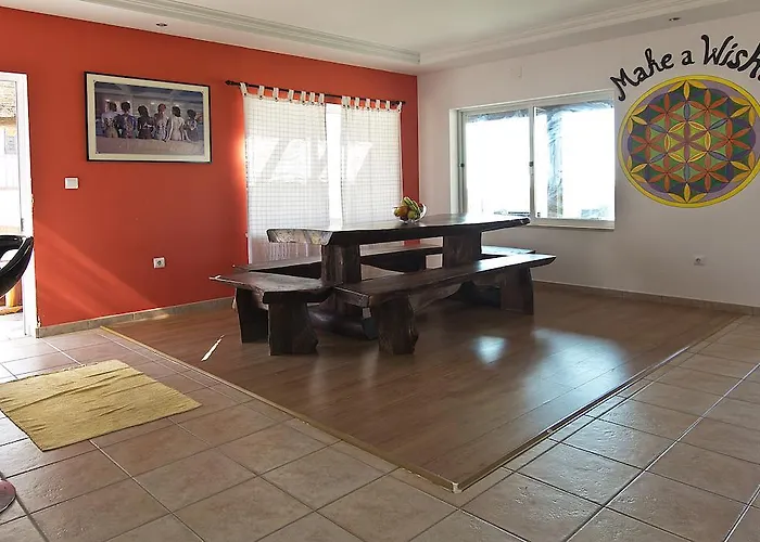 Hostel Tribo Da Praia - Almagreira Surf Peniche