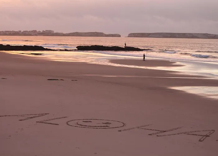 Hostel Tribo Da Praia - Almagreira Surf