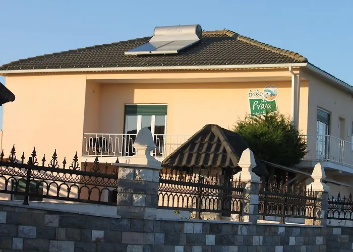 Tribo Da Praia - Almagreira Surf Hostel