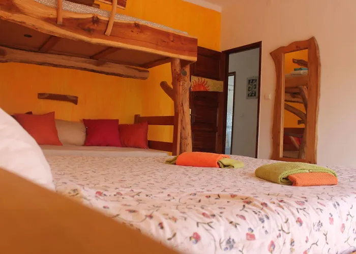 Hostel Tribo Da Praia - Almagreira Surf Peniche