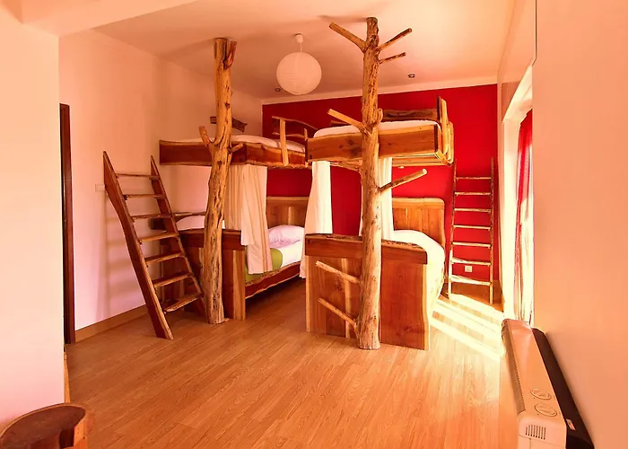 Tribo Da Praia - Almagreira Surf Hostel