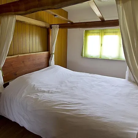 Albergue Tribo Da Praia - Almagreira Surf Peniche