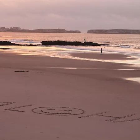 بيت شباب Tribo Da Praia - Almagreira Surf