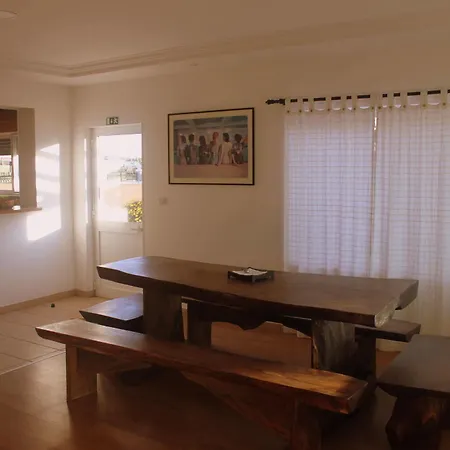 Albergue Tribo Da Praia - Almagreira Surf Peniche